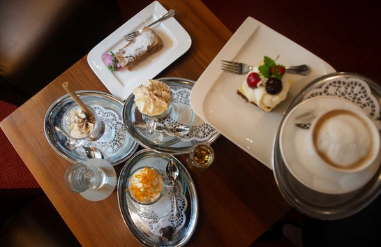 Kuchen und Kaffee im Hotel Gasthof Scheer