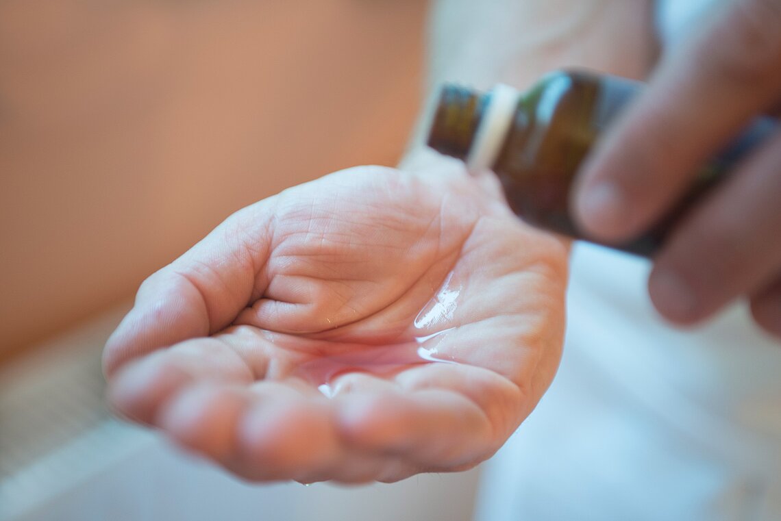 Wohltuende Massage mit Öl im Hotel Scheer