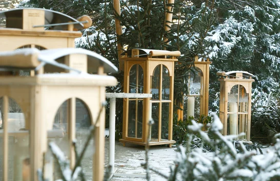 Laternen im Winter im Kurpark in Bad Gleichenberg