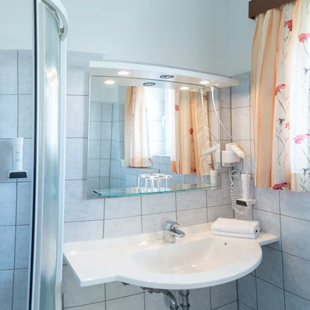 Badezimmer im Landhaus im Hotel Gasthof Scheer