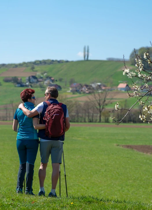 Paar beim Wandern 