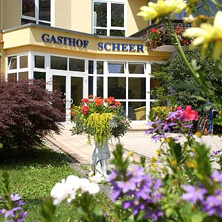 Eingang zum Hotel Gasthof Scheer