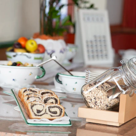 Kuchen am Frühstücksbuffet im Hotel Gasthof Scheer