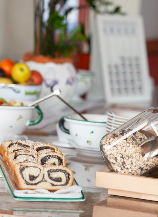 Kuchen am Frühstücksbuffet im Hotel Gasthof Scheer