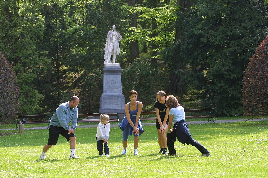 Stretching im Kurpark Bad Gleichenberg