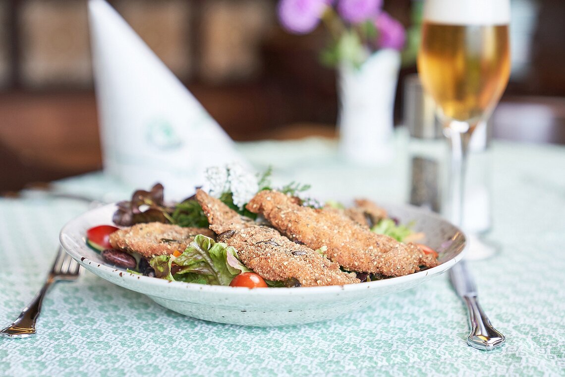 Traditionelles Backhendl im Gasthof Scheer